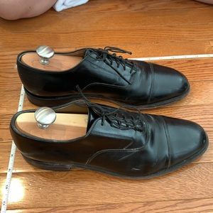 Mens - dress shoes, some wear As seen in photos, great length of life remaining